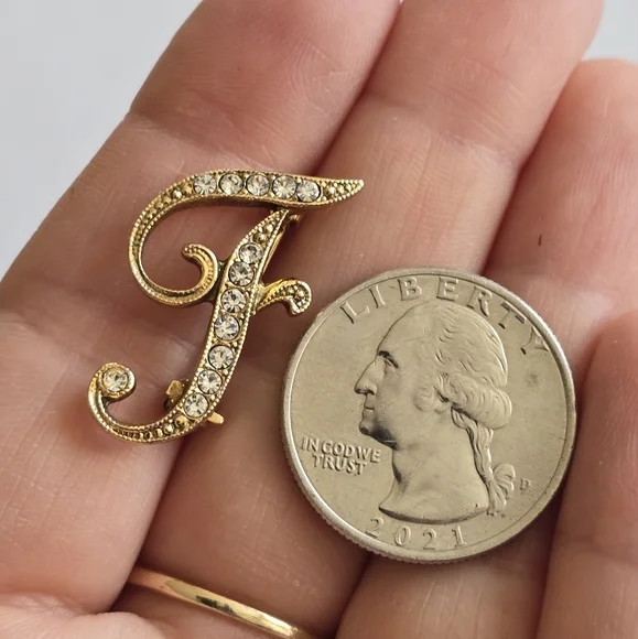 Vintage letter F brooch pin alphabet initial name alphabet gold tone - Picture 5 of 8